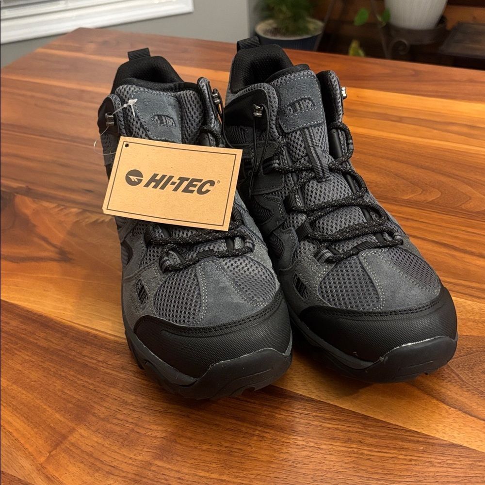 NWT New Hi-Tec Ravus Mid Black Gray Hiking Boots Size 9 Mens